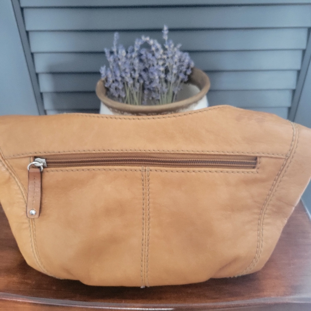 LeatherTignanello Bag with Slouchy Design and Gold Zipper - Picture 2 of 7